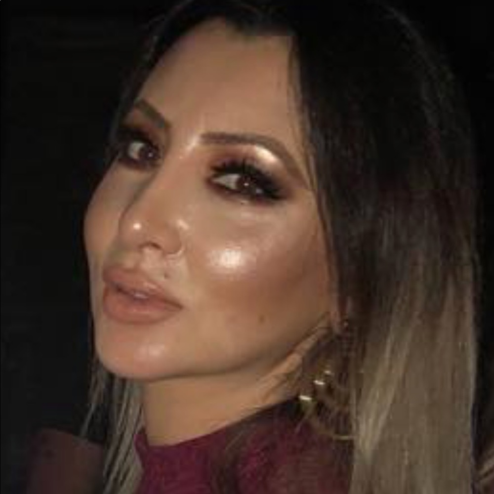 Meet your Posher, Zineb